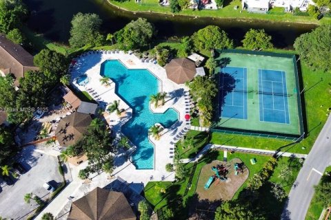 Condo in Miami, Florida, 2 bedrooms  № 1941198 - photo 2