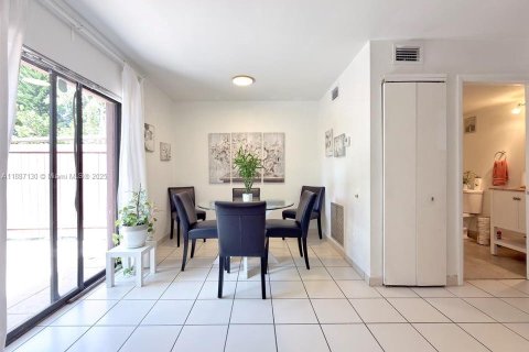 Condo in Miami, Florida, 2 bedrooms  № 1941198 - photo 7