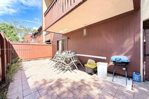 Condo in Miami, Florida, 2 bedrooms  № 1941198 - photo 24