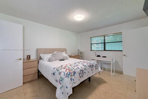 Condo in Miami, Florida, 2 bedrooms  № 1941198 - photo 14