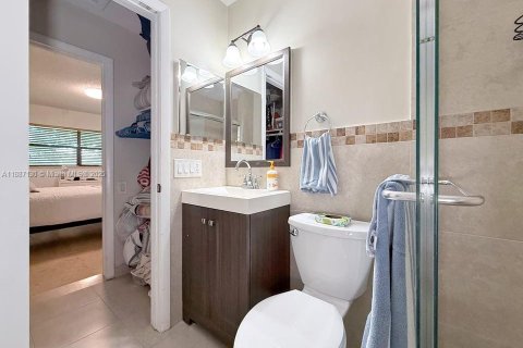Condo in Miami, Florida, 2 bedrooms  № 1941198 - photo 16