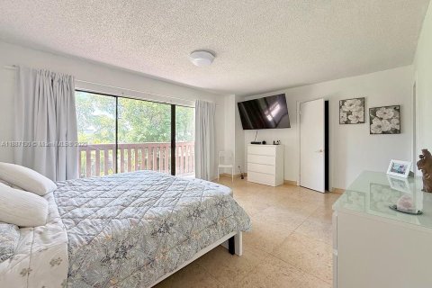 Condo in Miami, Florida, 2 bedrooms  № 1941198 - photo 17