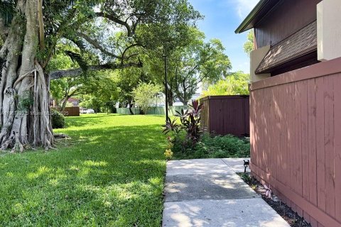Condo in Miami, Florida, 2 bedrooms  № 1941198 - photo 4