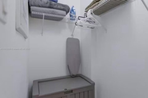 Copropriété à louer à Miami, Floride: 2 chambres, 77.76 m2 № 1968275 - photo 9