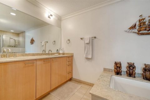Condo in Sarasota, Florida, 2 bedrooms  № 1525076 - photo 24