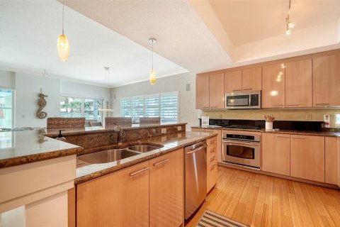 Condo in Sarasota, Florida, 2 bedrooms  № 1525076 - photo 14