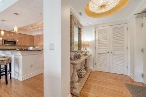 Condo in Sarasota, Florida, 2 bedrooms  № 1525076 - photo 5