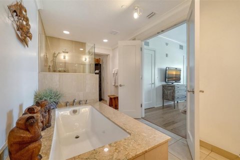 Condo in Sarasota, Florida, 2 bedrooms  № 1525076 - photo 23