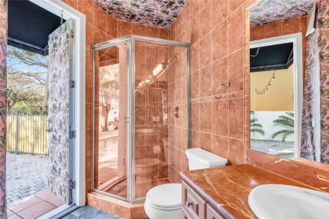 House in Miami Lakes, Florida 5 bedrooms, 329.25 sq.m. № 1710299 - photo 10
