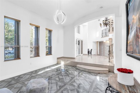 House in Miami Lakes, Florida 5 bedrooms, 329.25 sq.m. № 1710299 - photo 9