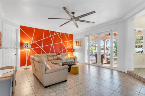 House in Miami Lakes, Florida 5 bedrooms, 329.25 sq.m. № 1710299 - photo 12