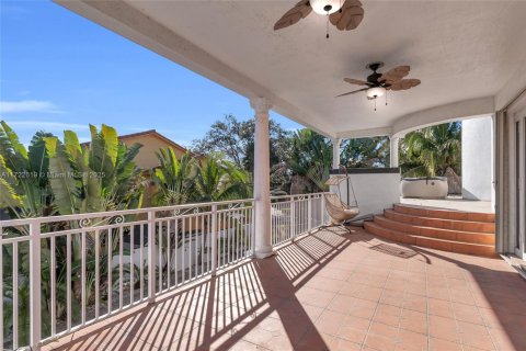 House in Miami Lakes, Florida 5 bedrooms, 329.25 sq.m. № 1710299 - photo 29