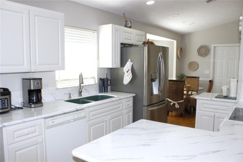 House in Hudson, Florida 3 bedrooms, 146.6 sq.m. № 1656665 - photo 9