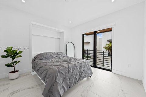 Снять в аренду таунхаус в Форт-Лодердейл, Флорида 3 спальни, 184.69м2, № 2044347 - фото 22