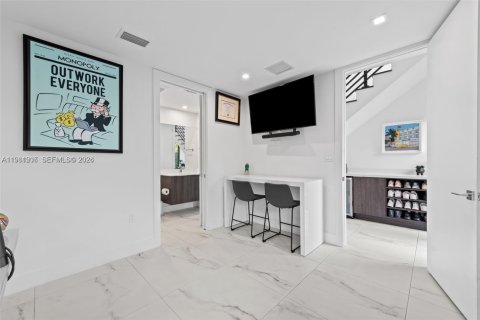 Снять в аренду таунхаус в Форт-Лодердейл, Флорида 3 спальни, 184.69м2, № 2044347 - фото 27