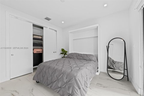 Снять в аренду таунхаус в Форт-Лодердейл, Флорида 3 спальни, 184.69м2, № 2044347 - фото 21