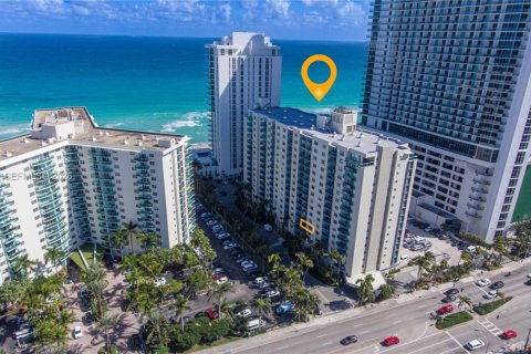 Дом в Холливуд, Флорида 1 спальня, 84.08м2 № 2060475