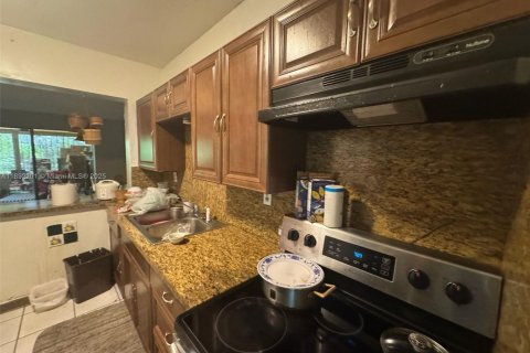 House in Miami, Florida 3 bedrooms, 160.07 sq.m. № 1944209 - photo 13