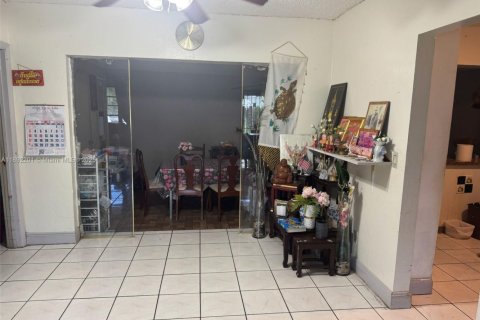 House in Miami, Florida 3 bedrooms, 160.07 sq.m. № 1944209 - photo 10
