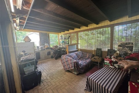 House in Miami, Florida 3 bedrooms, 160.07 sq.m. № 1944209 - photo 17
