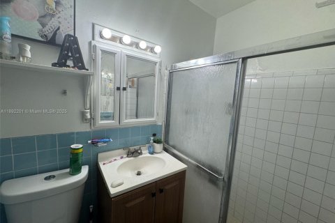 House in Miami, Florida 3 bedrooms, 160.07 sq.m. № 1944209 - photo 22