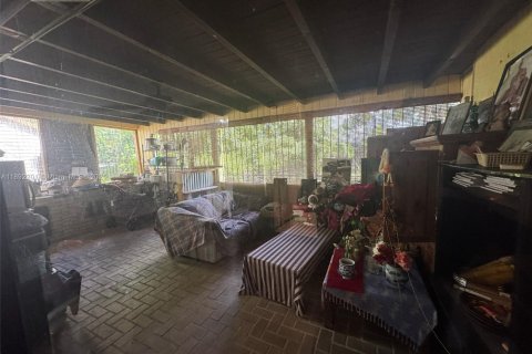House in Miami, Florida 3 bedrooms, 160.07 sq.m. № 1944209 - photo 18