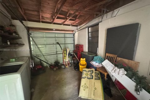 House in Miami, Florida 3 bedrooms, 160.07 sq.m. № 1944209 - photo 26