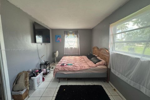 House in Miami, Florida 3 bedrooms, 160.07 sq.m. № 1944209 - photo 25