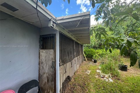 House in Miami, Florida 3 bedrooms, 160.07 sq.m. № 1944209 - photo 29