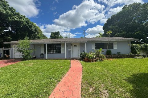House in Miami, Florida 3 bedrooms, 160.07 sq.m. № 1944209 - photo 1