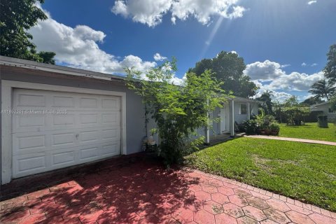 House in Miami, Florida 3 bedrooms, 160.07 sq.m. № 1944209 - photo 5