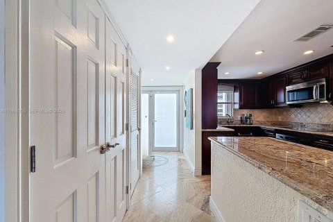 Condominio en venta en Pompano Beach, Florida, 2 dormitorios, 119.84 m2 № 2033128 - foto 9