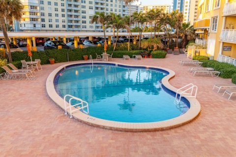 Condominio en venta en Pompano Beach, Florida, 2 dormitorios, 119.84 m2 № 2033128 - foto 24