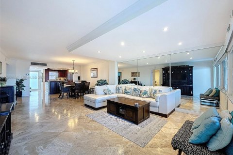 Condominio en venta en Pompano Beach, Florida, 2 dormitorios, 119.84 m2 № 2033128 - foto 4