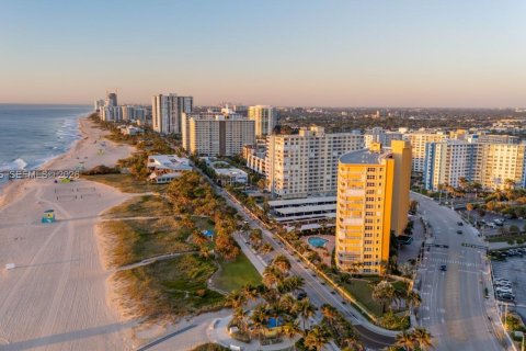 Condominio en venta en Pompano Beach, Florida, 2 dormitorios, 119.84 m2 № 2033128 - foto 23