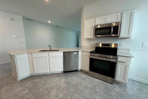 Villa ou maison à louer à Winter Haven, Floride: 3 chambres, 157.93 m2 № 2434851 - photo 4