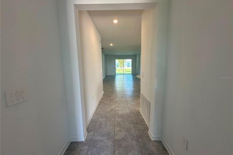 Villa ou maison à louer à Winter Haven, Floride: 3 chambres, 157.93 m2 № 2434851 - photo 5