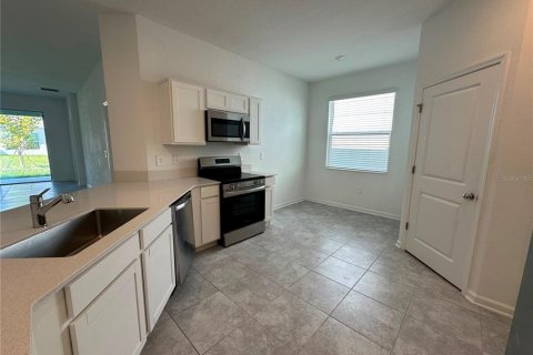 Villa ou maison à louer à Winter Haven, Floride: 3 chambres, 157.93 m2 № 2434851 - photo 3