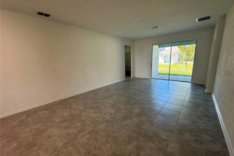 Villa ou maison à louer à Winter Haven, Floride: 3 chambres, 157.93 m2 № 2434851 - photo 9