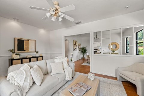House in Tampa, Florida 2 bedrooms, 118.17 sq.m. № 1805795 - photo 4