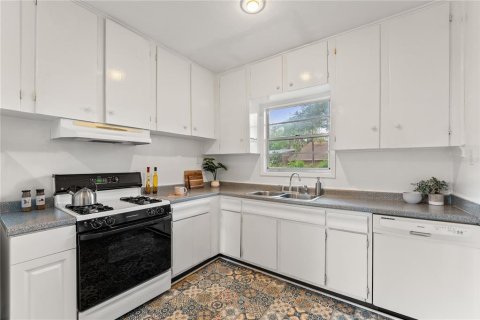 House in Tampa, Florida 2 bedrooms, 118.17 sq.m. № 1805795 - photo 8