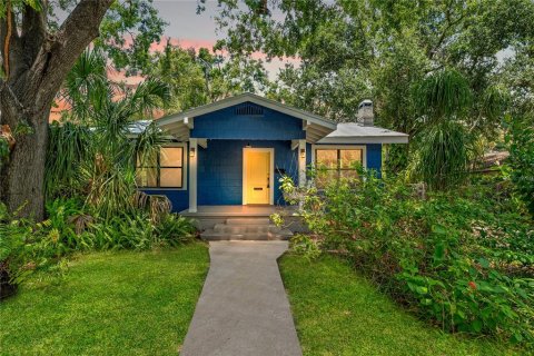 House in Tampa, Florida 2 bedrooms, 118.17 sq.m. № 1805795 - photo 1