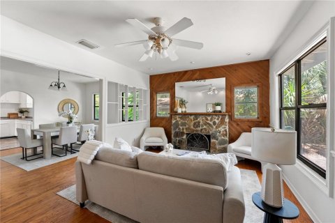House in Tampa, Florida 2 bedrooms, 118.17 sq.m. № 1805795 - photo 2