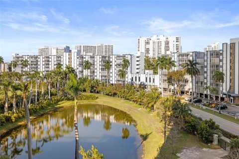 Copropriété à louer à Hallandale Beach, Floride: 1 chambre, 111.2 m2 № 2025815 - photo 6