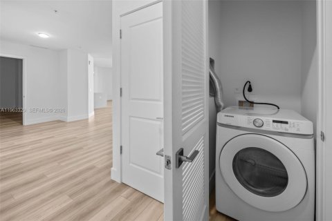 Copropriété à louer à Hallandale Beach, Floride: 1 chambre, 111.2 m2 № 2025815 - photo 13