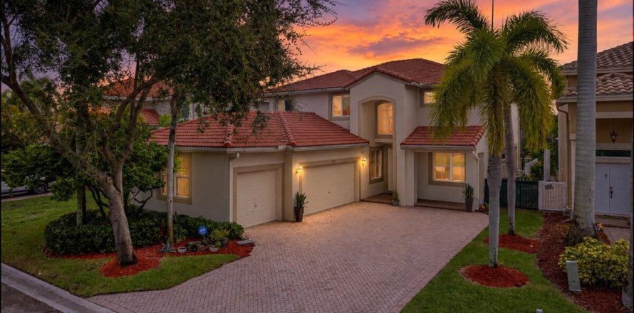Villa ou maison à Coral Springs, Floride 5 chambres, 251.77 m2 № 2403834