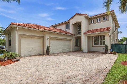 Villa ou maison à vendre à Coral Springs, Floride: 5 chambres, 251.77 m2 № 2403834 - photo 2