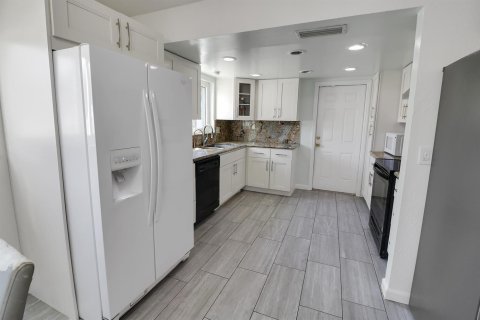 House in Boca Raton, Florida 3 bedrooms, 186.83 sq.m. № 2365728 - photo 11