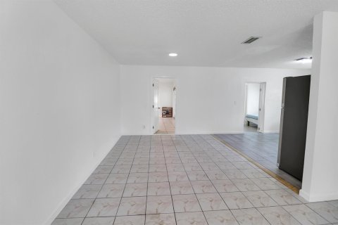 House in Boca Raton, Florida 3 bedrooms, 186.83 sq.m. № 2365728 - photo 7