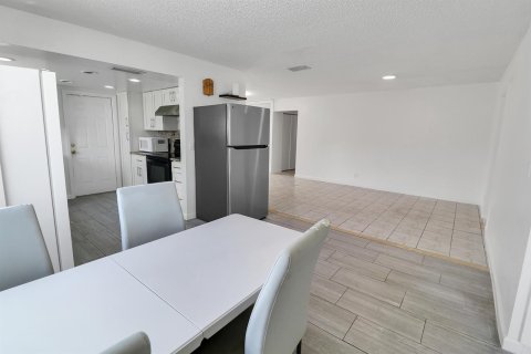 House in Boca Raton, Florida 3 bedrooms, 186.83 sq.m. № 2365728 - photo 13